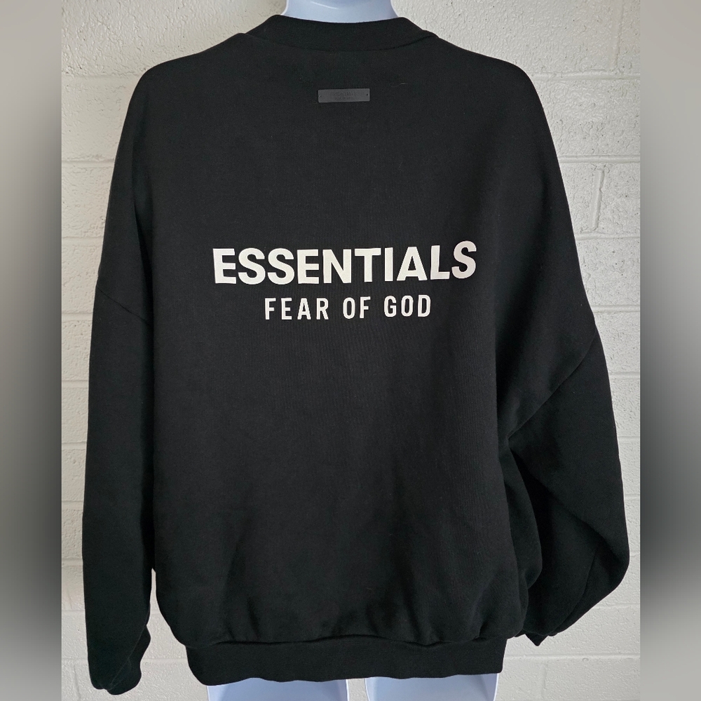 Fear of God Essentials Classic Fit Logo Graphic Sweatshirt - Picture 2 of 9